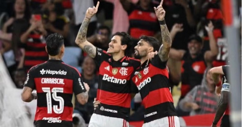 Flamengo garante vaga nas oitavas da Libertadores e briga para ser l�der geral