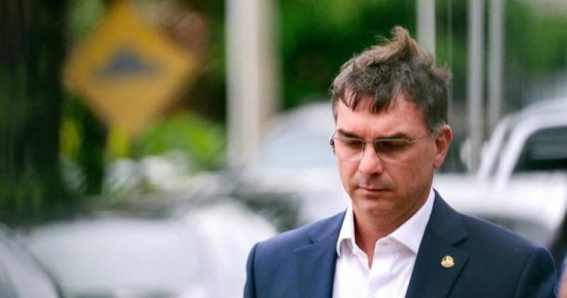 Candidatura de Fl�vio Bolsonaro afunda ainda mais com quebra de rela��es com agro e evang�licos