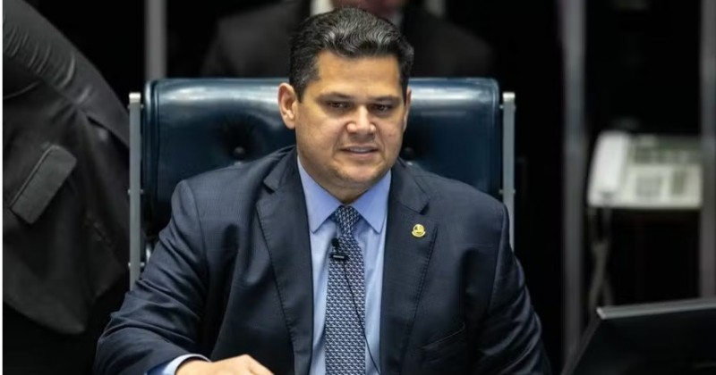 CPI do Master: Alcolumbre se nega a ler requerimento para instalar comiss�o