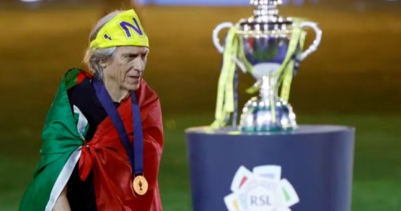 Jorge Jesus diz que deixa o Al-Nassr ap�s ser campe�o e avisa: 'Penso em ir ao Rio'