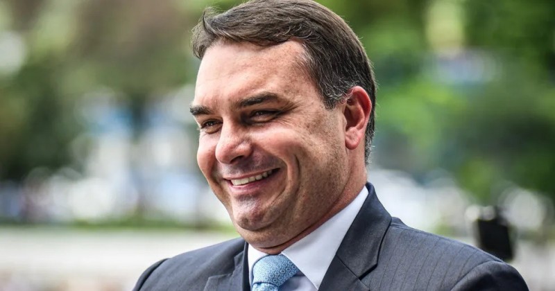Eleitor bolsonarista s� larga Fl�vio se �sangrar� muito, diz especialista