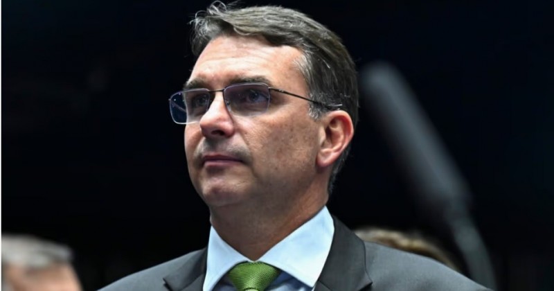 Opera��o da PF p�e em xeque vers�o de Fl�vio Bolsonaro sobre rela��o com Vorcaro