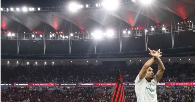 STJD absolve Paulinho, do Palmeiras, por gesto obsceno contra o Flamengo
