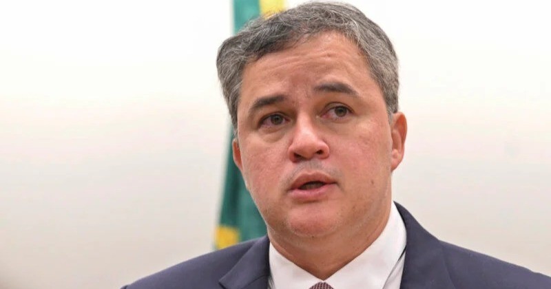 Senador Efraim Filho assina PEC que pode abrir caminho para escala 7�0