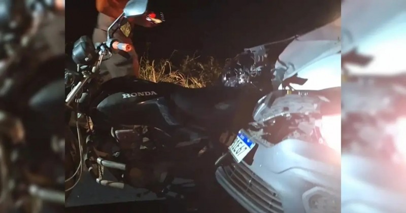 Colis�o entre carro e moto deixa um morto e um ferido na BR-230 entre Aparecida e Sousa