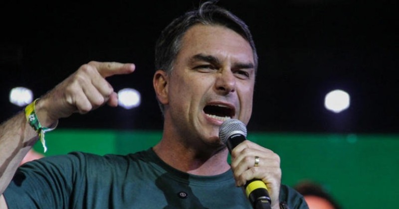 Propostas de governo de Fl�vio Bolsonaro miram pai livre, pausa na reforma tribut�ria e escala 7�0