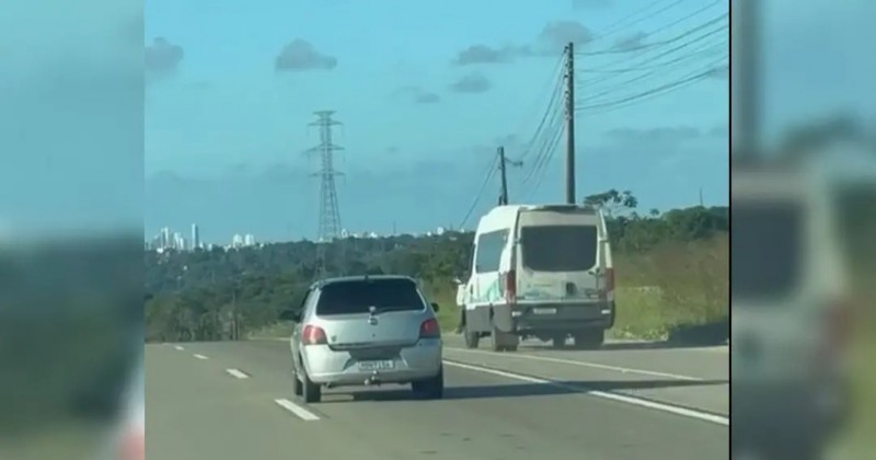 Van envolvida em discuss�o que terminou em capotamento � da Prefeitura de Alhandra; motorista foi preso