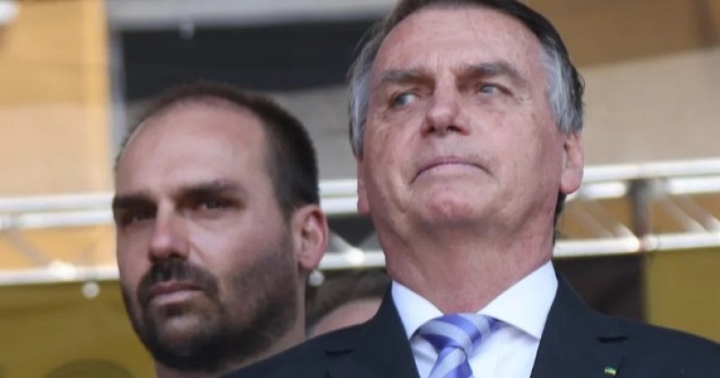 Moraes decreta priso domiciliar de Bolsonaro por descumprir medidas