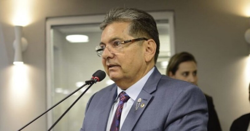 Adriano Galdino diz que aceitaria convite de Lula para ser candidato a governador pelo PT e garantir seu palanque na PB