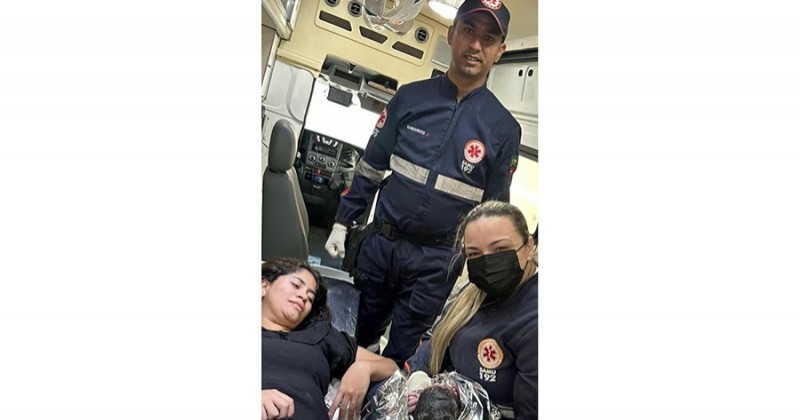 Beb nasce dentro de ambulncia do SAMU a caminho da Maternidade de Patos