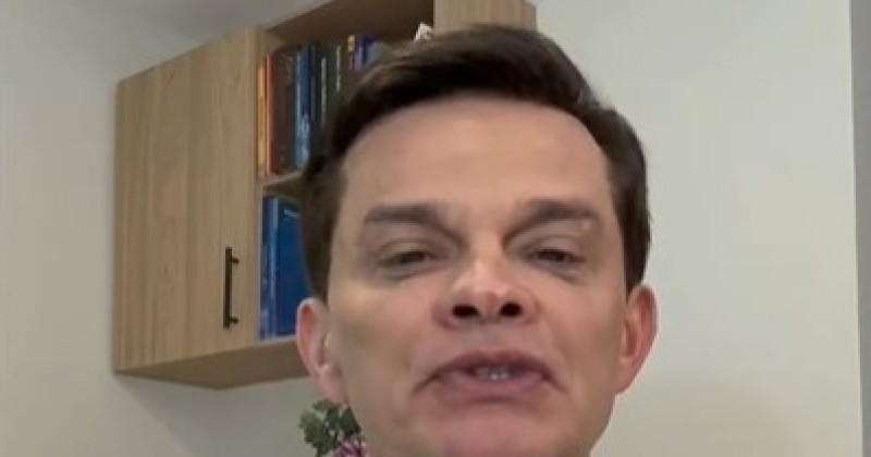 [VDEO] Sousense, deputado pelo RJ rebate ataques de Michelle a Lula, compara ex-primeira-dama ao satans