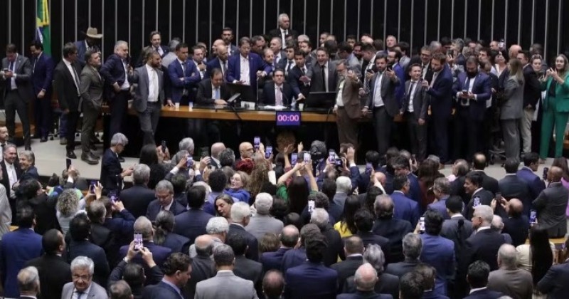 PEC da Blindagem: resistncia de parte do Centro e excesso de inovaes inviabilizaram votao