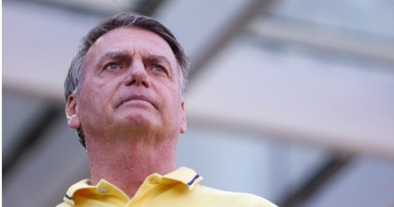 Bolsonaro responde por crimes previstos em lei que ele mesmo sancionou