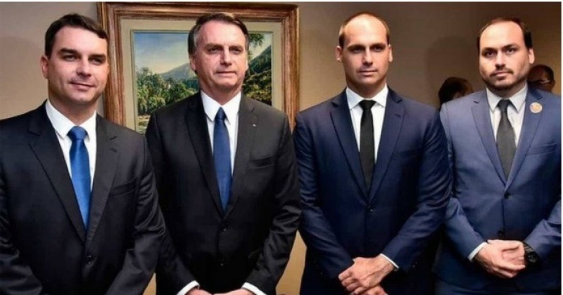 Famlia Bolsonaro ameaa deixar PL se Tarcsio de Freitas migrar para a sigla