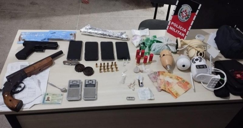 Trio acusado de trfico em bar  preso com arma e drogas, no Serto do Estado