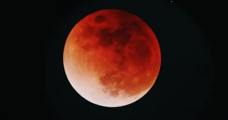'Lua de Sangue': saiba como assistir ao vivo ao maior eclipse lunar do ano neste domingo