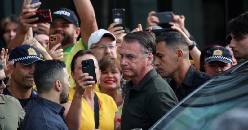 Bolsonaro apresenta anemia e pneumonia residual aps exames em Braslia
