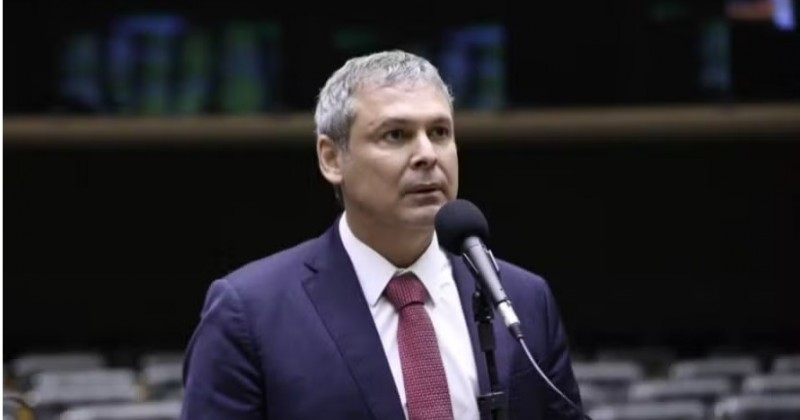 Lder do PT vai acionar Cmara e Justia contra manobra para salvar mandato de Eduardo Bolsonaro