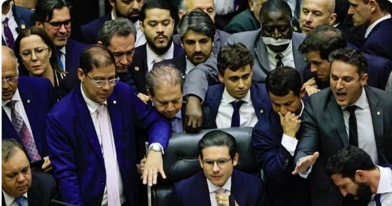 Direo da Cmara pede suspenso do mandato de bolsonaristas envolvidos em motim