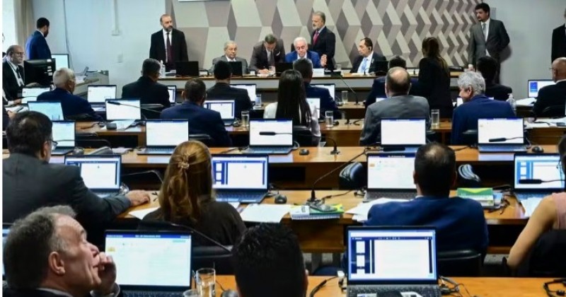 Em votao unnime, CCJ do Senado rejeita e enterra PEC da Blindagem