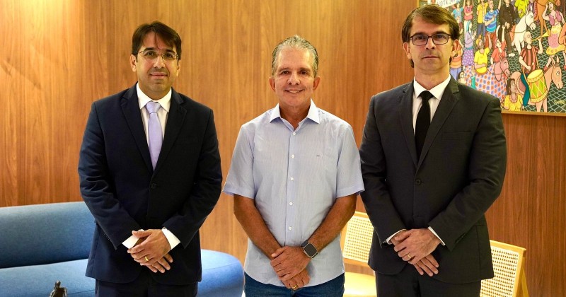 Prefeito Nabor Wanderley firma doao de rea para instalao da Justia Federal em Patos