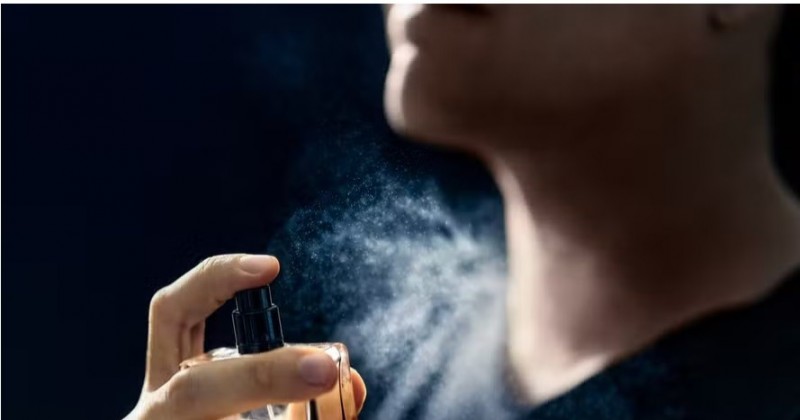 As 3 partes do corpo onde aplicar o perfume para que ele dure mais e fique mais cheiroso