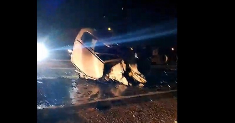[VDEOS] Em Patos, dois carros ficam destrudos e duas pessoas gravemente feridas em acidente registrado na BR-230 