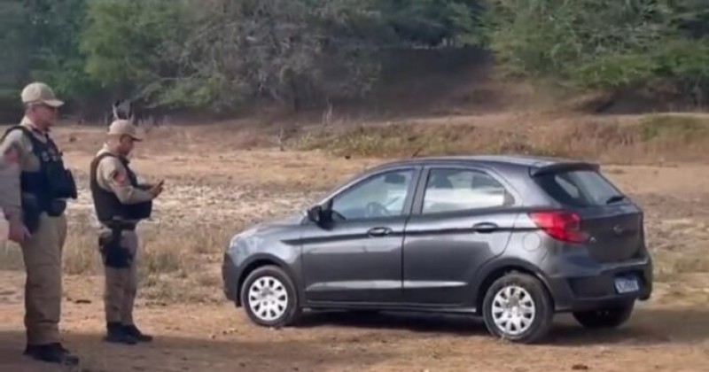 Jornalista  morto a facadas e corpo  localizado ao lado de veculo em Pianc