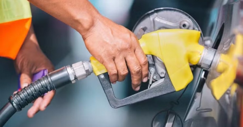 Donos de postos de Patos no diminuem valor da gasolina mesmo com baixa no preo pela Petrobras