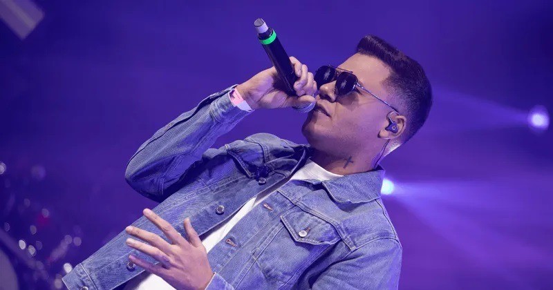 Felipe Arajo desabafa sobre casamento adiado e revela: 'Ela me enrolou'