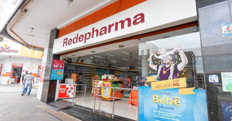 Bandidos arrombam Farmcia Redepharma em Patos pelo teto, violam cofre e levam dinheiro