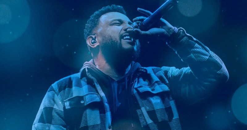 Cantor gospel Eli Soares conquista 3 Grammy com Memri4s Ao Vivo