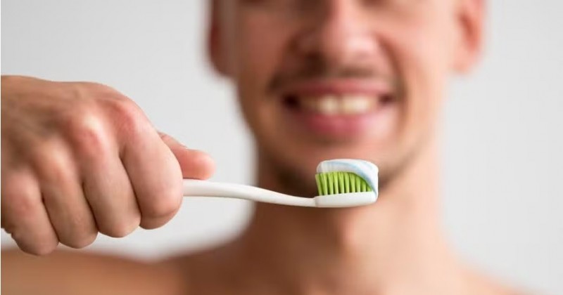 Quantas vezes por dia voc deve escovar os dentes, segundo os especialistas?