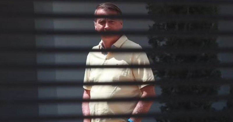 Ex-presidente Jair Bolsonaro  preso a pedido da PF em medida cautelar