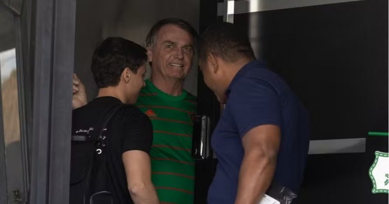 Jair Bolsonaro  preso por determinao de Moraes e ficar em 'sala de estado' na sede da Polcia Federal