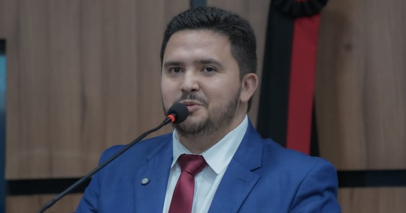 Vereador Maikon Minervino exalta fora da mulher e do Republicanos na posse de Perla Gadelha na Cmara de Patos