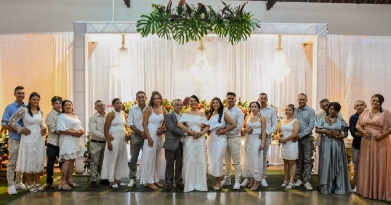 Prefeita Ana Peixoto e Nael Rosa se casam em Casamento Cidado nas comemoraes dos 72 anos do municpio