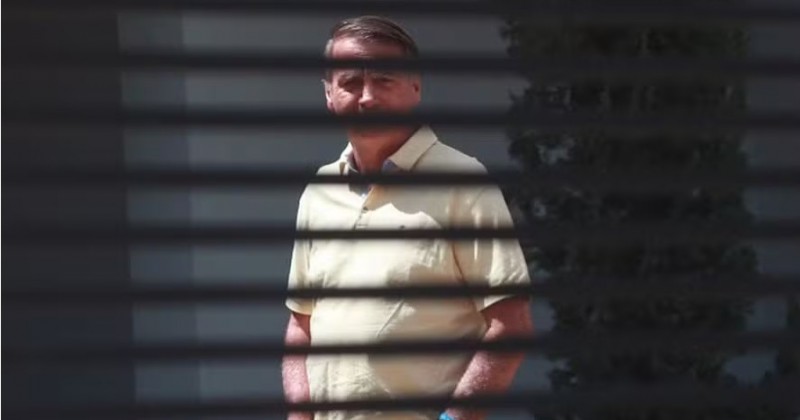 Deputados aprovam projeto para Bolsonaro ficar s trs anos na priso, at 2029