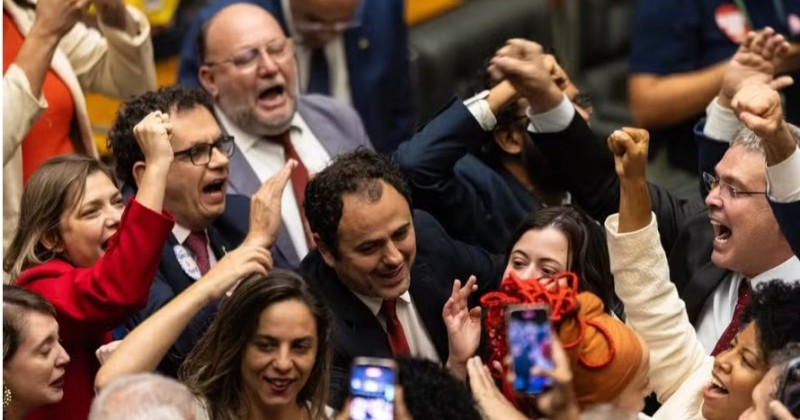 Deputado federal Glauber Braga evita cassao, mas pega 6 meses de suspenso