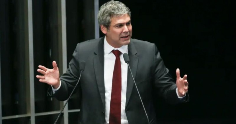 Lder do PT aciona Supremo para obrigar Motta a declarar perda de mandato de Zambelli

