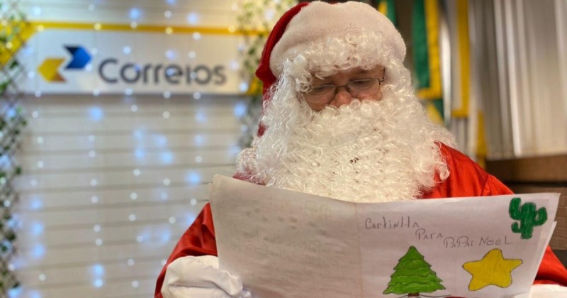 Papai Noel dos Correios: veja como adotar uma cartinha