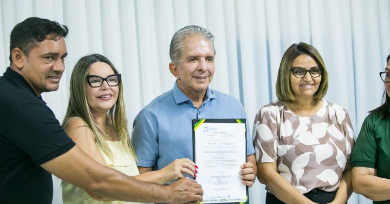 Prefeitura de Patos autoriza constru��o de quadra da ECIM CIEP III com recursos pr�prios