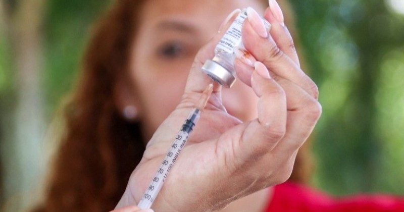 Primeiras doses de vacina contra a dengue s�o entregues ao Min. da Sa�de