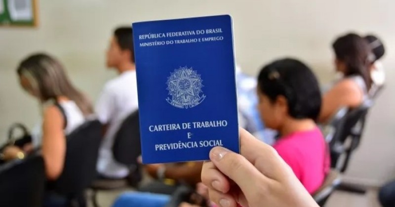 Desemprego fica em 5,2% em novembro e renova a menor taxa, diz IBGE