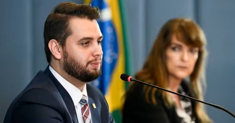 PF prende Filipe Martins, ex-assessor de Bolsonaro condenado na trama golpista