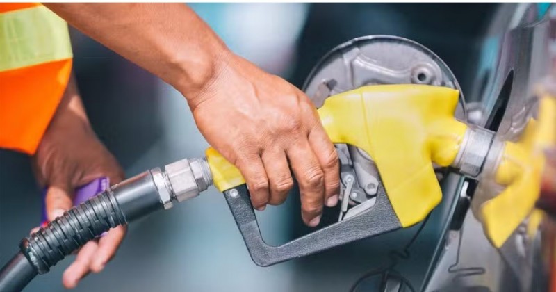 Pre�o da gasolina aumenta 10 centavos na Para�ba com aumento de imposto