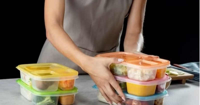 Por quanto tempo posso guardar as sobras de comida na geladeira?