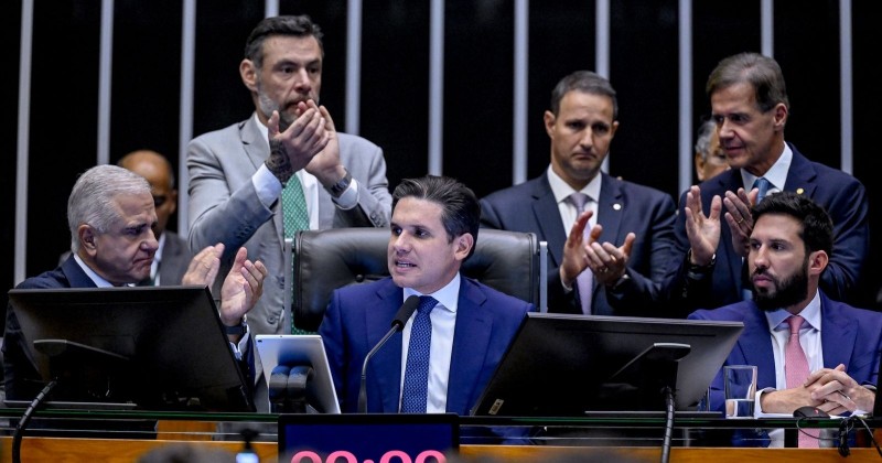 Centr�o pressiona Hugo Motta a quebrar acordo com Lula e indicar aliado ao TCU