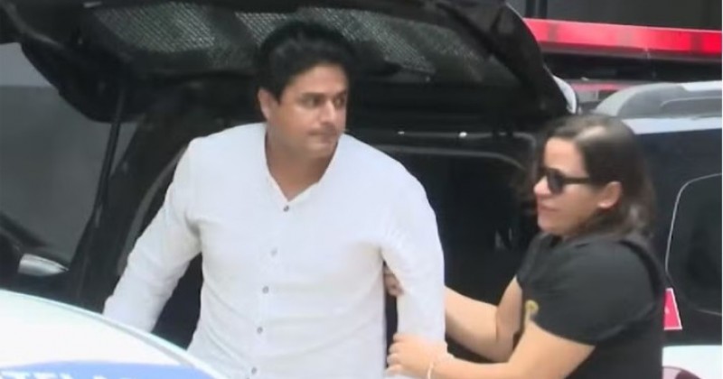 Jo�o Lima deixa delegacia ap�s prestar depoimento; cantor seguir� para carceragem