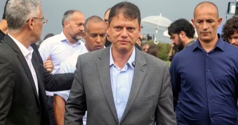 Tarc�sio confirma candidatura � reelei��o em S�o Paulo ap�s encontro com Bolsonaro